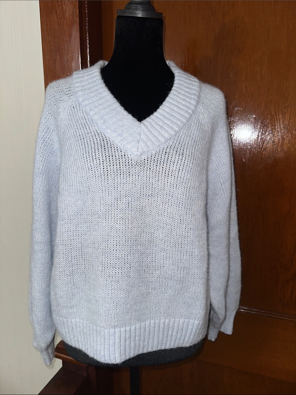 Old Navy Cropped V-Neck Sweater